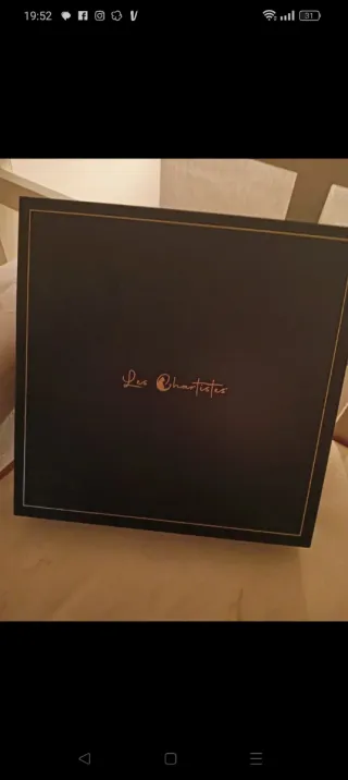 Jarra de vidro decorada com gravura de Cana Gogh