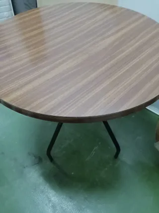 Mesa redonda 89 cm diámetro y tarimilla