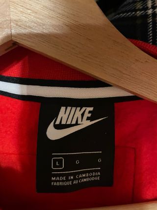 Sudadera Nike Air Roja, no tiene uso.