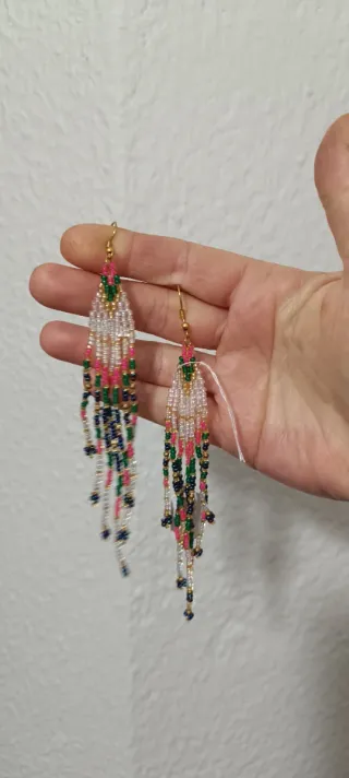 Pendientes largos de abalorios