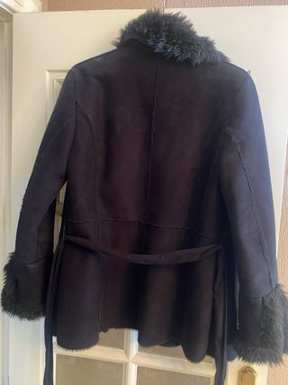 Chaquetón negro mujer con cinturón