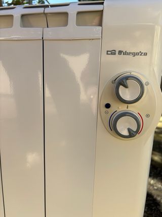 Radiador eléctrico blanco, el grande.