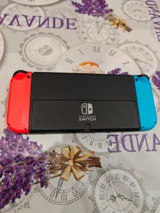 Nintendo Switch OLED Azul y Rojo + Zelda BOTW.