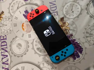 Nintendo Switch OLED Azul y Rojo + Zelda BOTW.