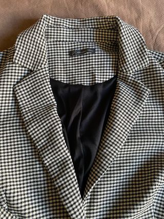 Blazer Adrianna Papell Cuadros Blanco y Negro