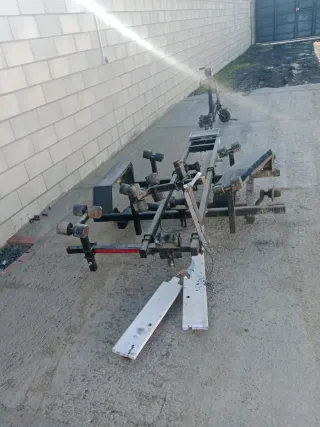 Barca de recreo blanca con motor Evinrude be 50