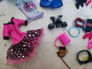 Abbigliamento e accessori per bambole Barbie