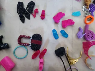 Abbigliamento e accessori per bambole Barbie