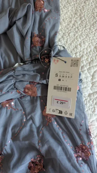 Vestido gris azulado con brillos cobre