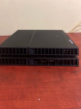 PS4 (PlayStation 4) Negra + Cables