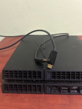 PS4 (PlayStation 4) Negra + Cables