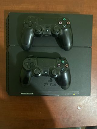 PS4 (PlayStation 4) Negra + Cables