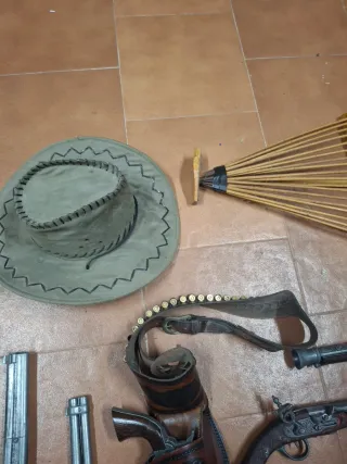 Lote Colección Western y piezas decoración