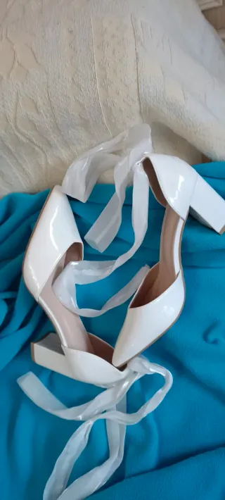 Zapatos de novia de tacón blancos talla 42