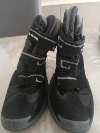 Stivali invernali Lowa neri e grigi