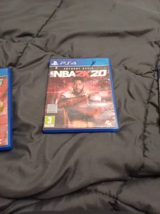 Pacchetto PS4: FIFA 15, NBA 2K20, NBA 2K15