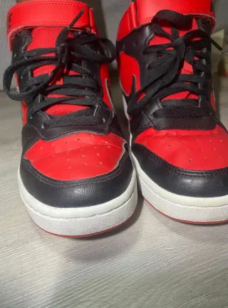 Nike Court Borough Altas Rojas y Negras