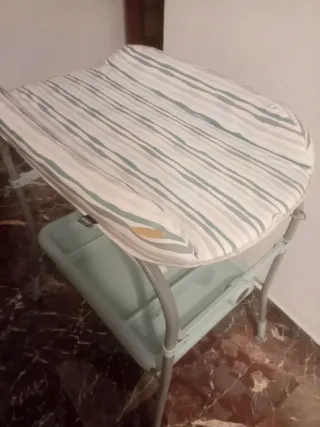 Cambiador de bebé en buen estado, pequeños detalle