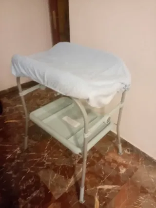 Cambiador de bebé en buen estado, pequeños detalle
