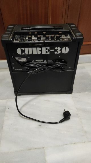 Amplificador Roland Cube 30 Guitarra
