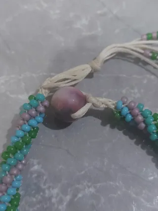 Pulsera tejida tubular con cierre de cuenta