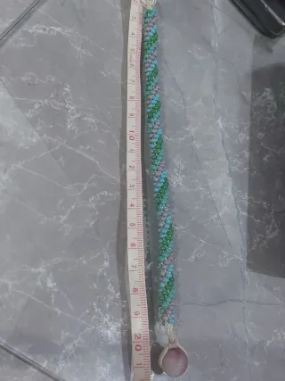 Pulsera tejida tubular con cierre de cuenta