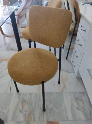 Mesa Comedor Cristal y 6 Sillas Mostaza