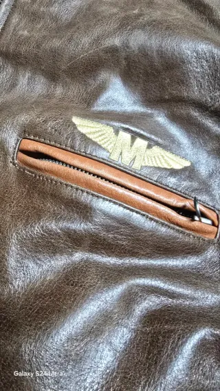 Chaqueta de moto de cuero marrón