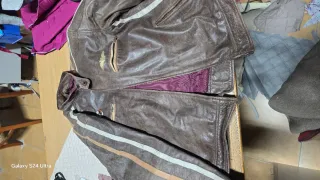 Chaqueta de moto de cuero marrón