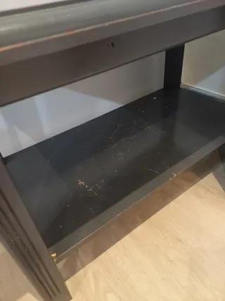 Mesa auxiliar de madera gris oscuro