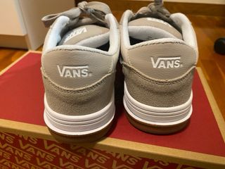 Zapatillas Vans Beige y Blancas