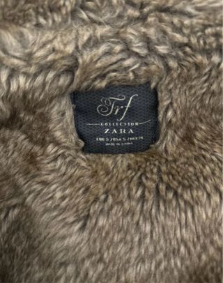 Chaqueta verde con capucha y forro de borrego