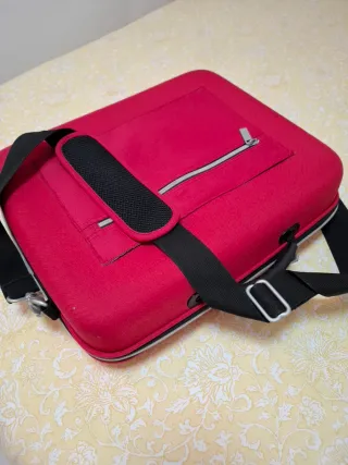 Maletín rojo para portátil