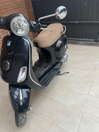 Vespa Lx 125ie Negra