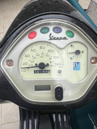 Vespa Lx 125ie Negra