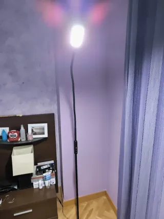Lámpara de pie LED con mando