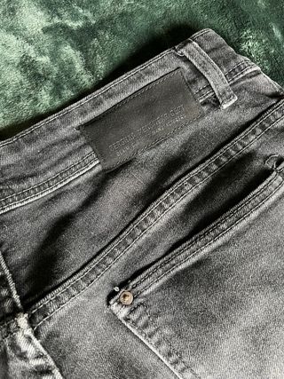 Calças de ganga homem Bershka. Cor preta