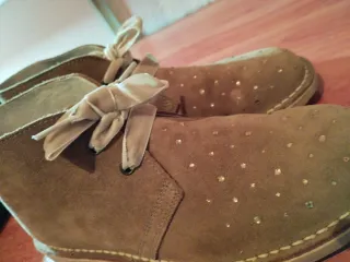 Botines ante beige con pedrería