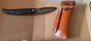 Navaja estilo nórdico con funda de cuero