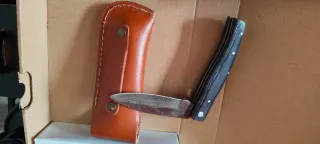 Navaja estilo nórdico con funda de cuero