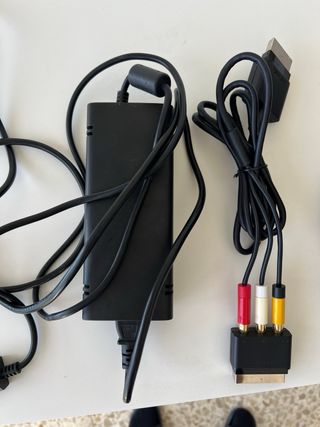 Xbox 360 Slim 4GB Negra