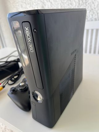 Xbox 360 Slim 4GB Negra