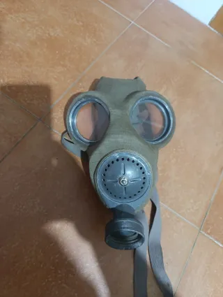 Mascara antigás antigua