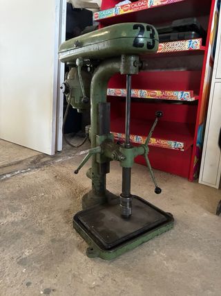 Taladro de columna antiguo