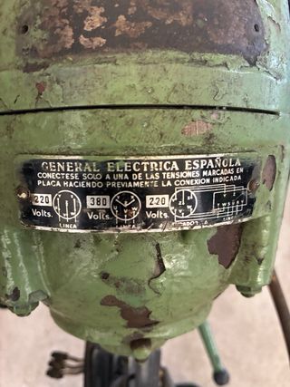 Taladro de columna antiguo