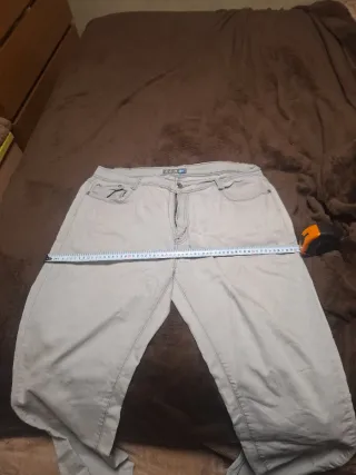 Pantalón gris claro talla 50