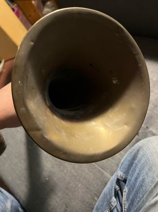 Trompeta antigua de latón