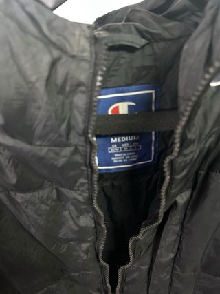 Chaqueta Champion Negra con Capucha