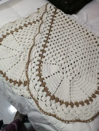 Camino de mesa hecho mano