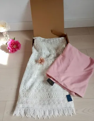 Vestido blanco encaje+ fular+ broche ideal eventos